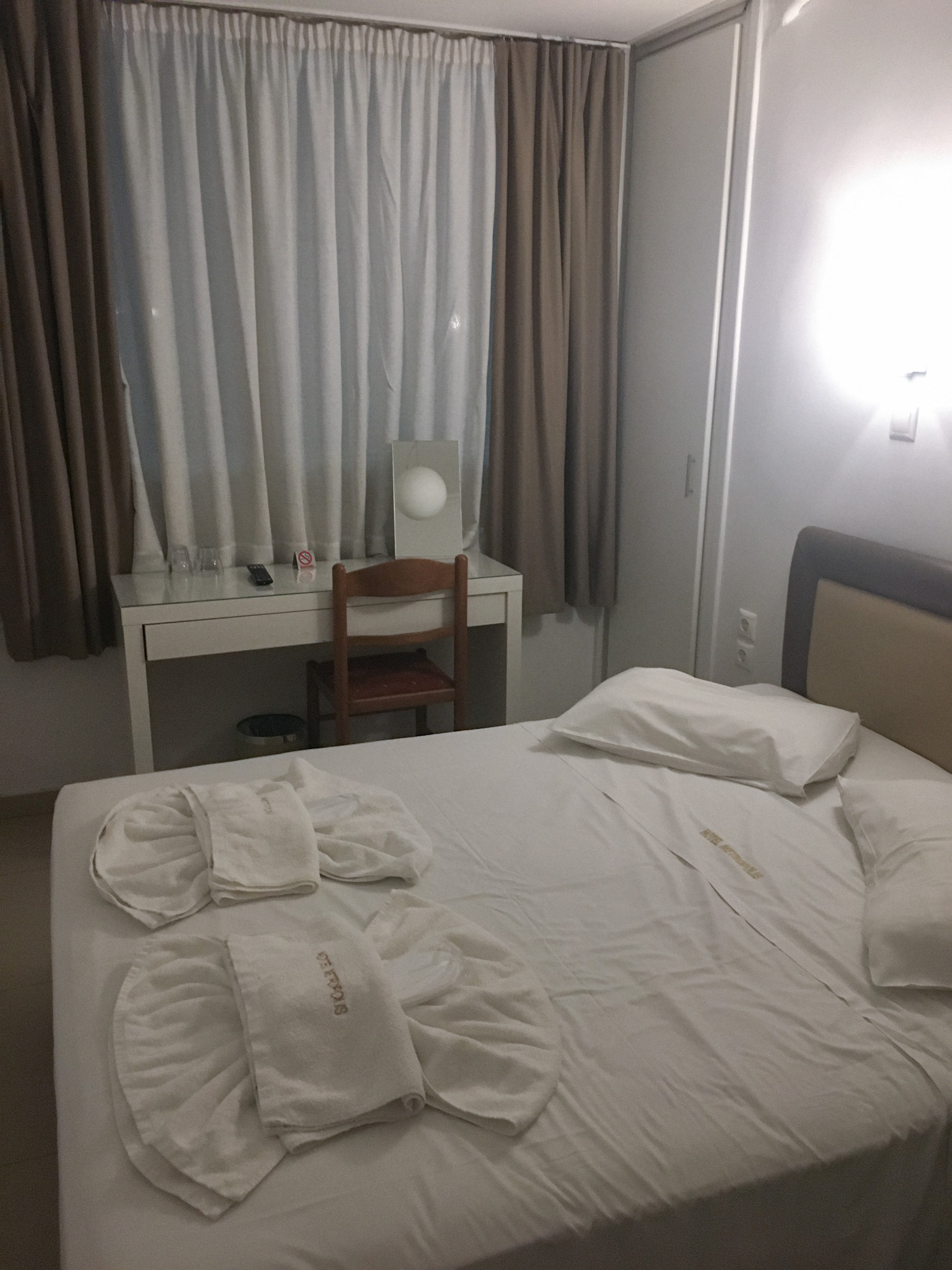 hotel metropolis room