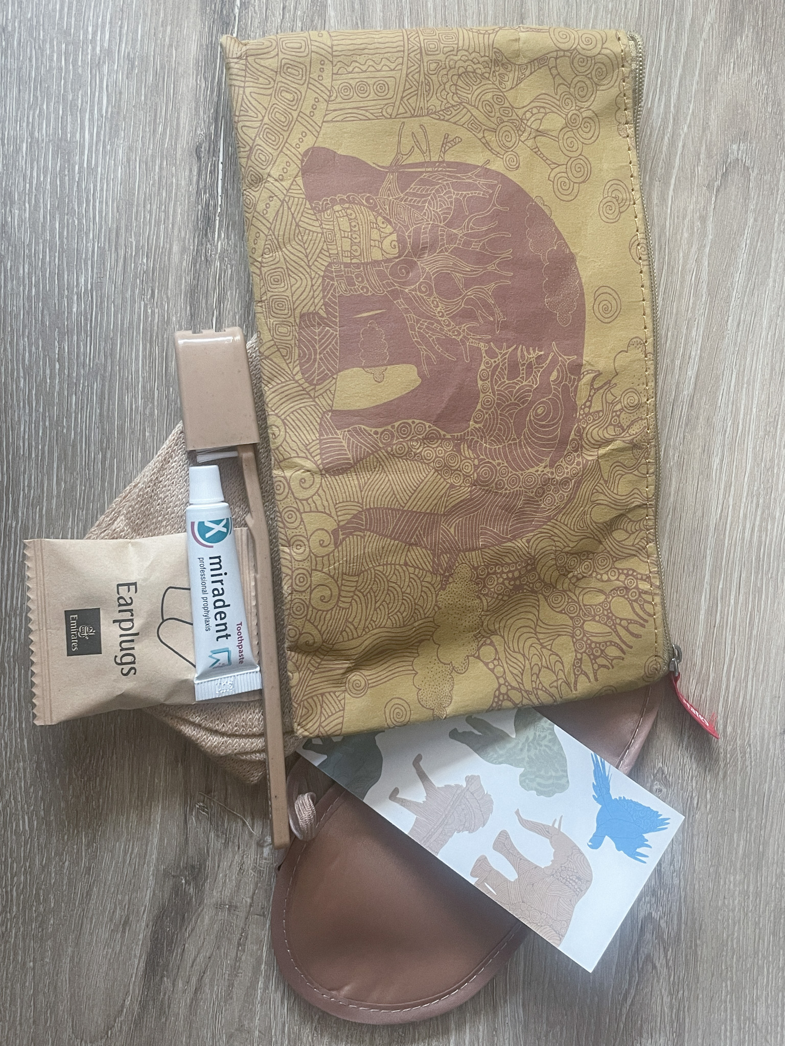 emirates economy amenity kit